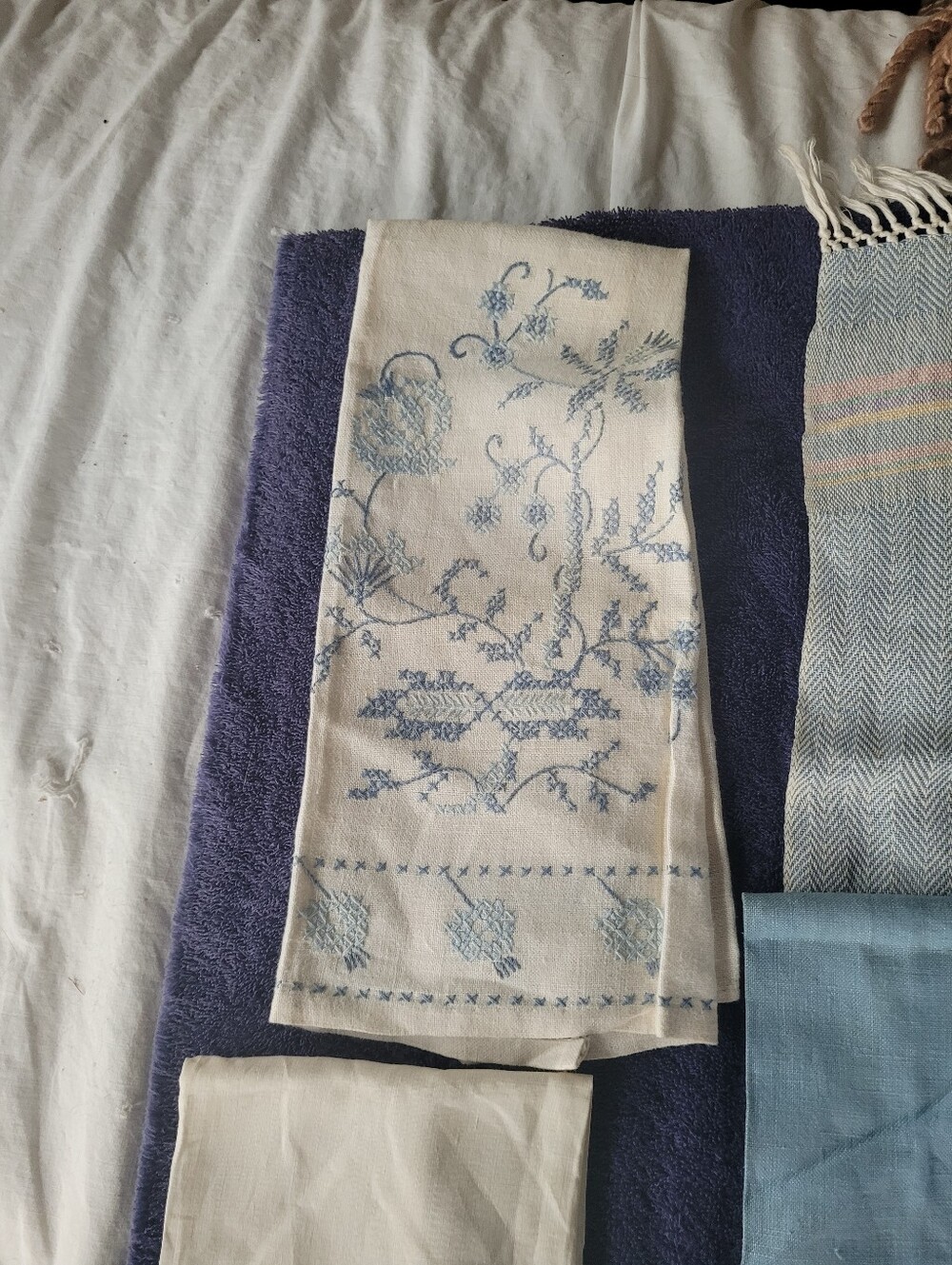 Assorted Blue Linens - Picture 2 of 11